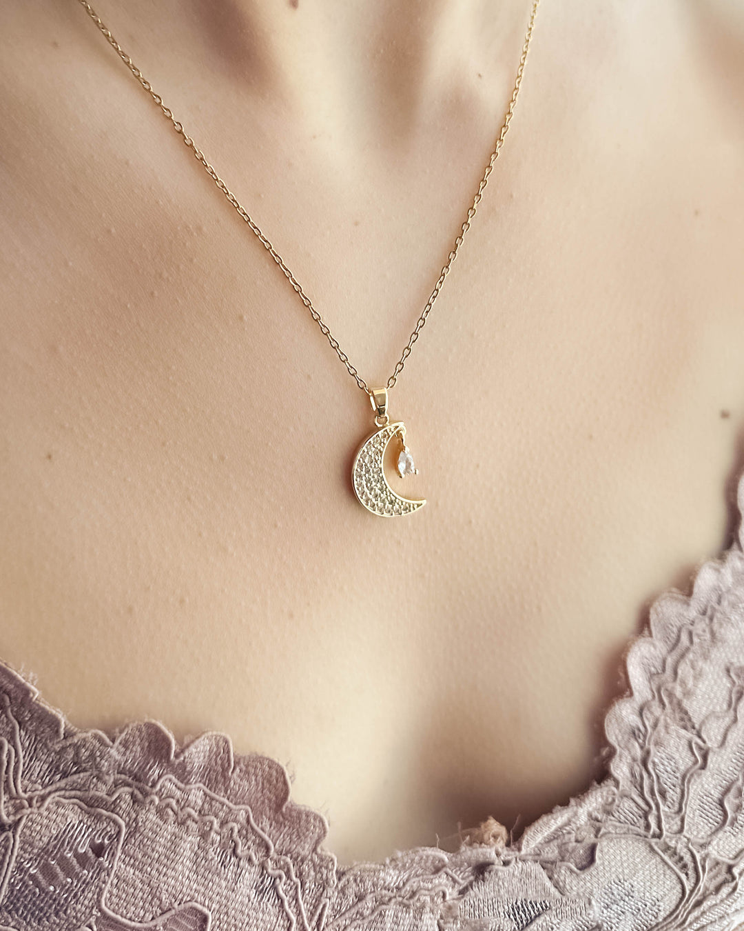 Collier Moon